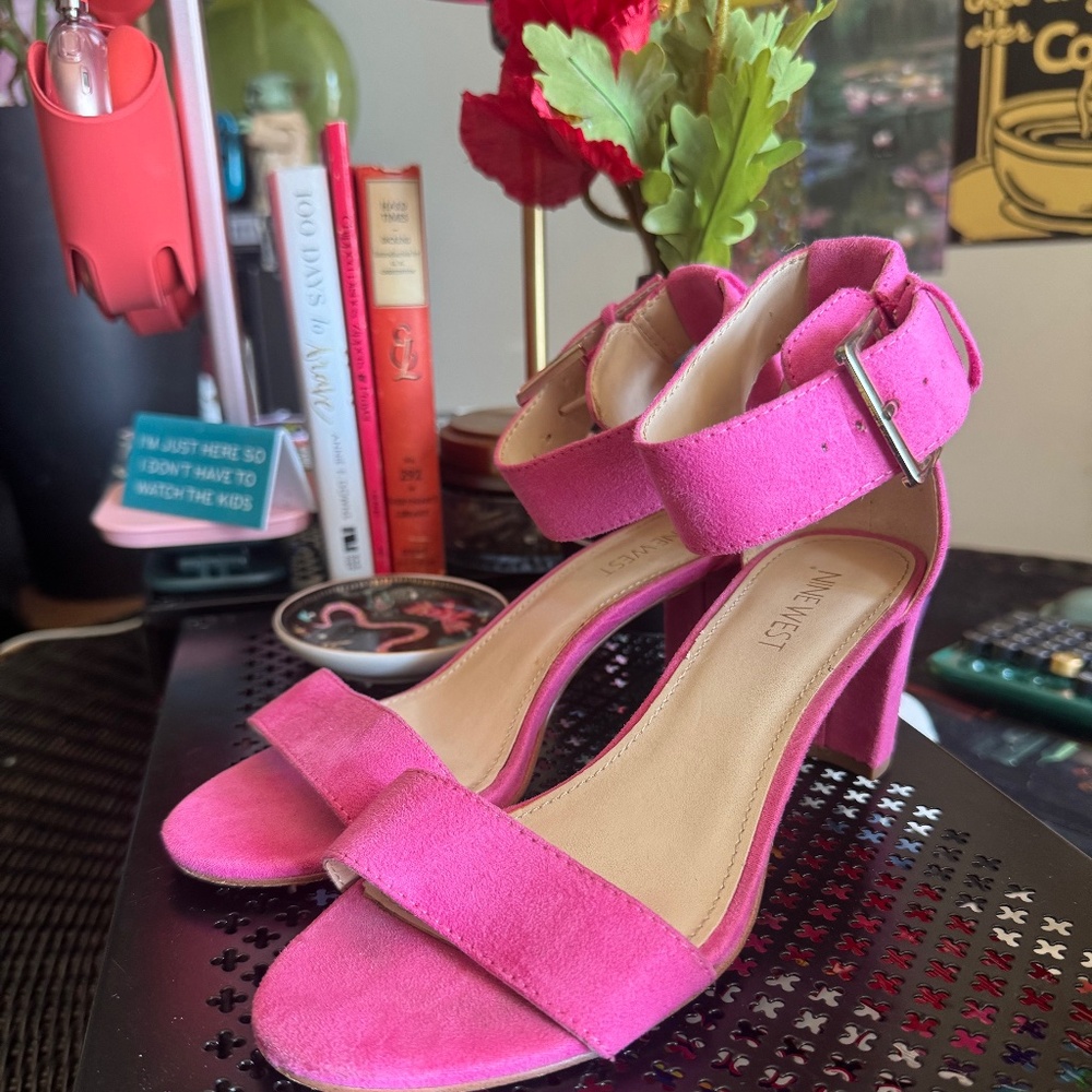 PINKKKK HEEL SANDALS.